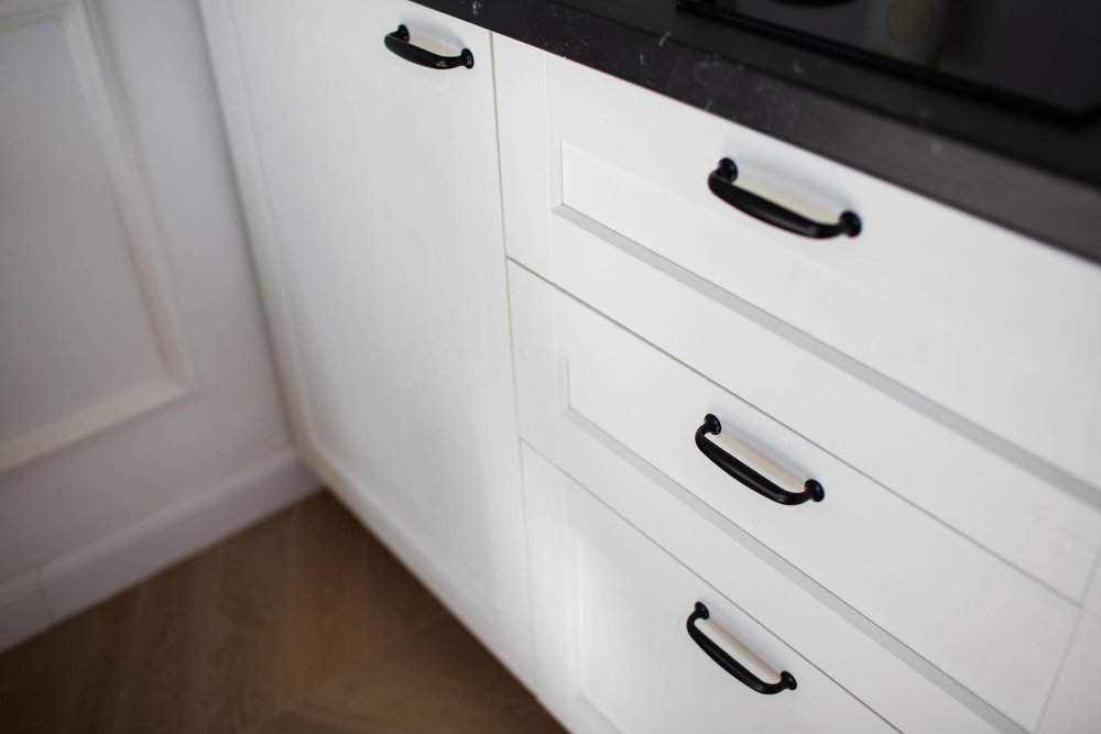 DreamLine Lioher Cabinets