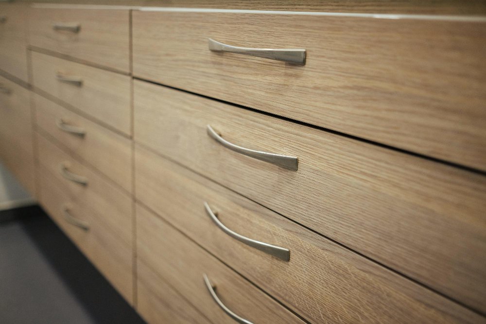 DreamLine Lioher Cabinets